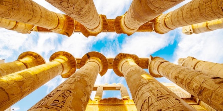 {"en":"Great Columns At Karnak Temple"}